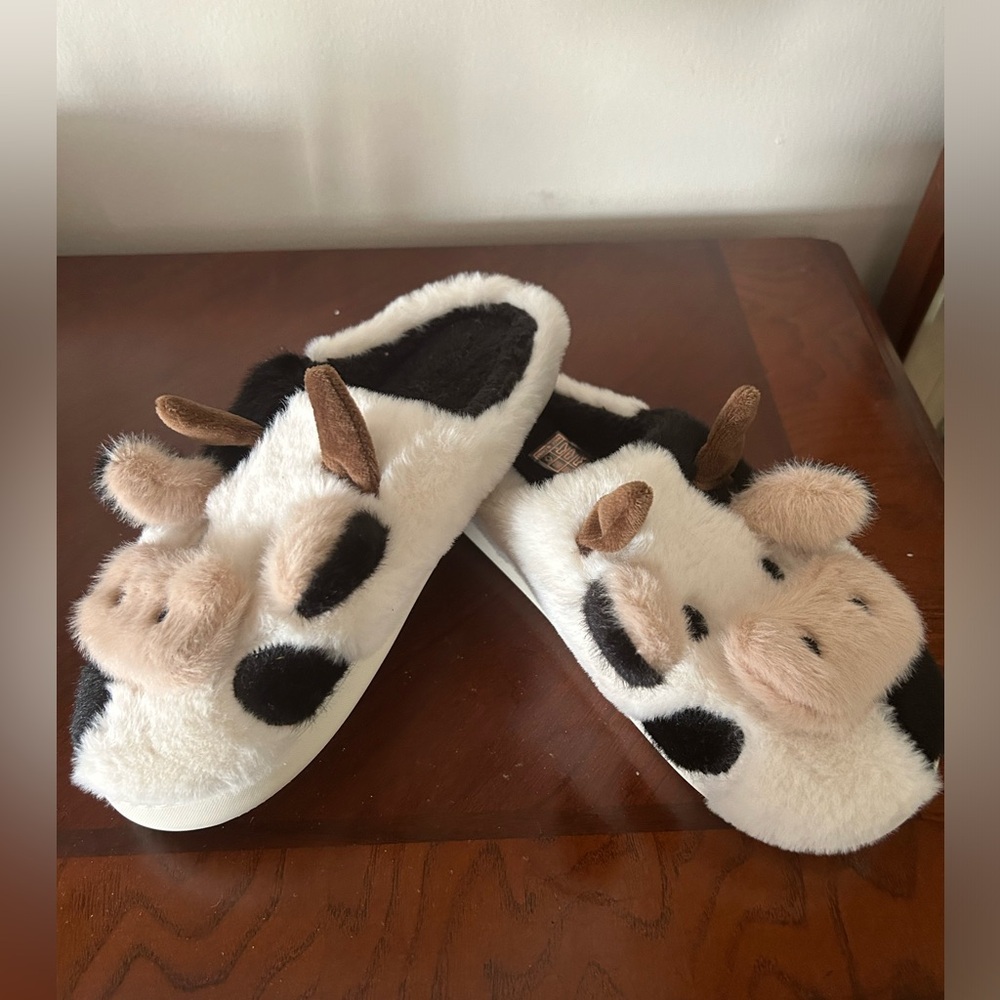 Slippers cute fuzzy cow new